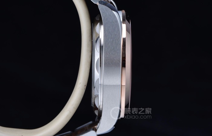 品鉴欧米茄海马系列Aqua Terra 150米34毫米间金腕表