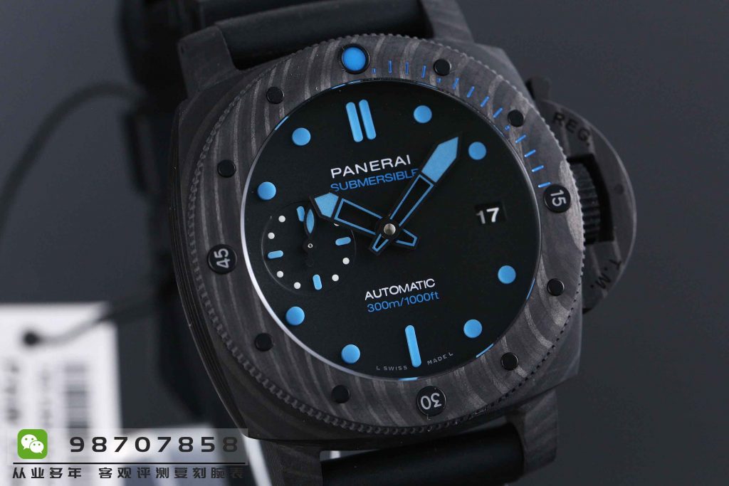 VS厂复刻潜行系列碳纤维材质─ 沛纳海PAM00960腕表