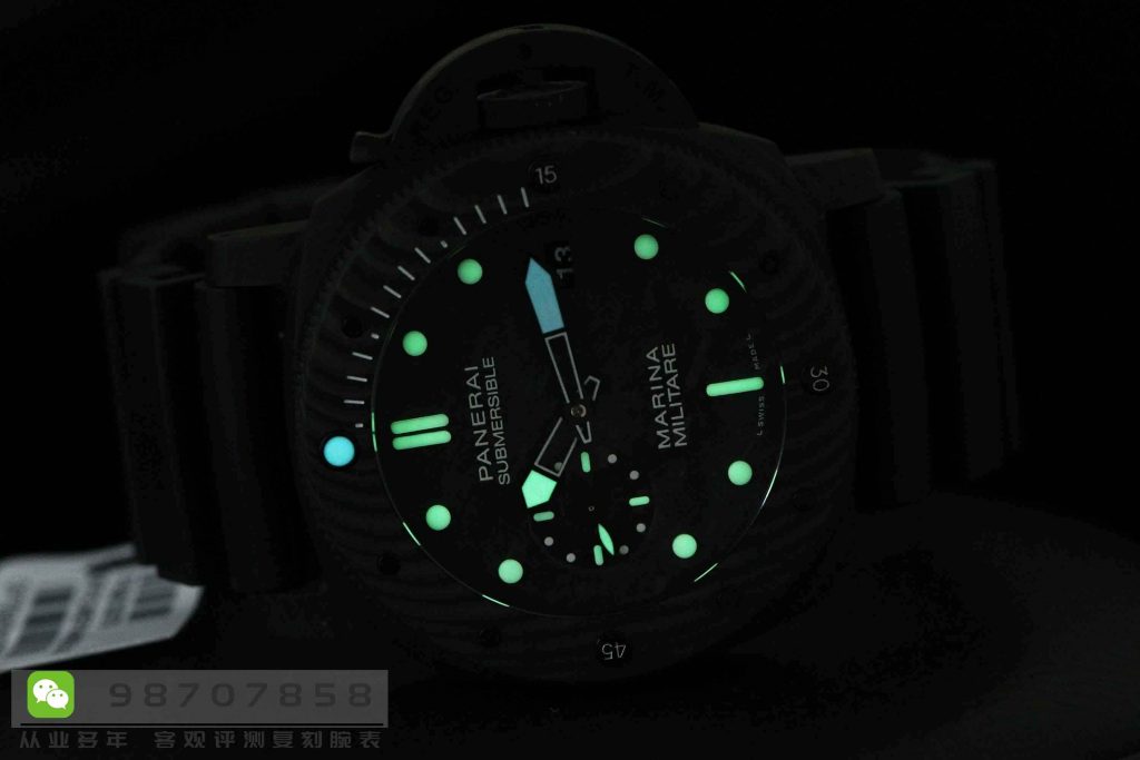 VS沛纳海潜行系列PAM00979腕表评测-碳纤维材质腕表插图4