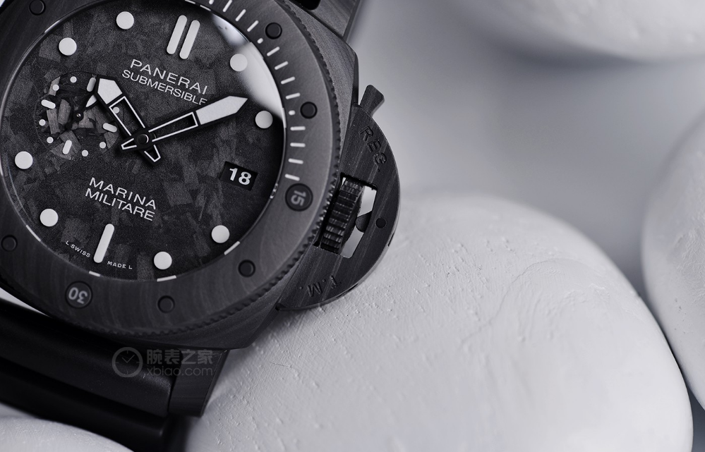 VS沛纳海潜行系列PAM00979腕表评测-碳纤维材质腕表插图