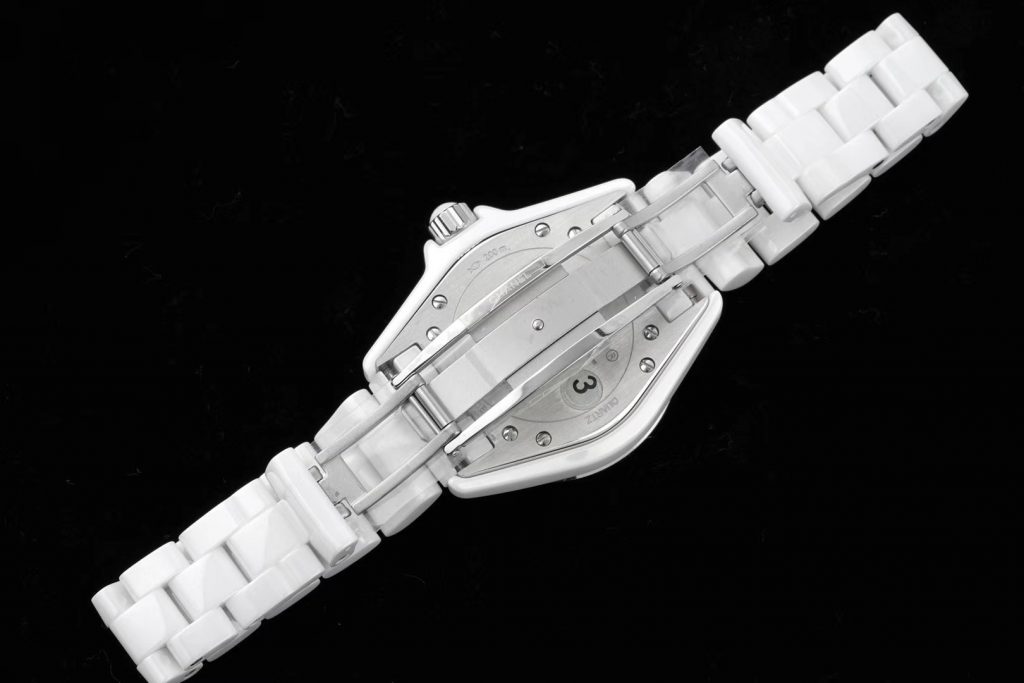 XF厂新品复刻腕表推送文章-香奈儿J12黑与白搭载原版机芯ETA.956.612