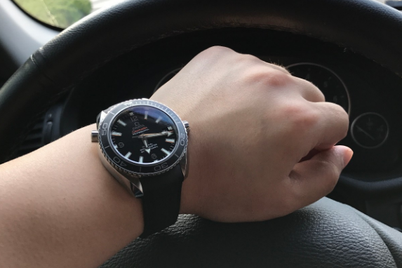 VS厂欧米茄海马系列600M钢字钢带42MM腕表做工如何插图1